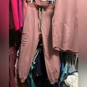 FIGS Limited Color Mineral Mauve High Rise Joggers- Med/Reg & Rafaela Top -Small